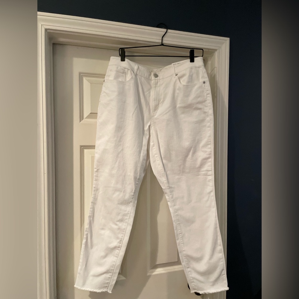 LOFT White Curvy Skinny Ankle Jeans with Classic Fit